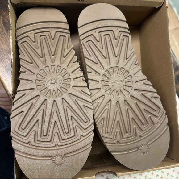 Brand New Never Worn Tazz Uggs 9 - Picture 3 of 6